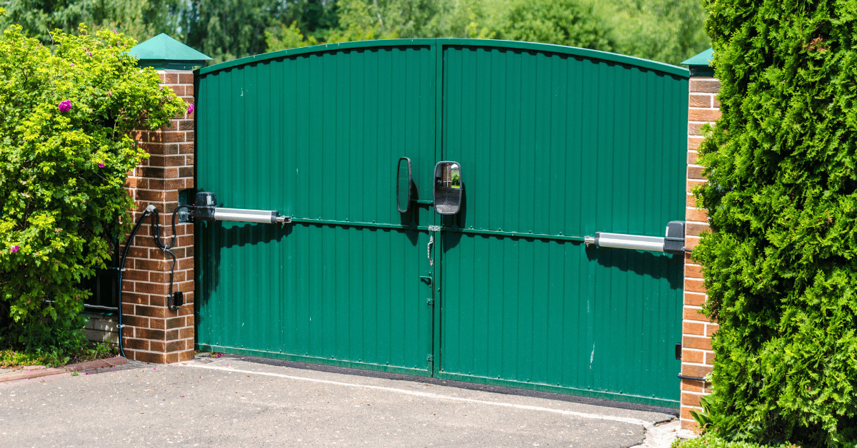 Motori per cancelli automatici: tipi, differenze e come scegliere quello giusto